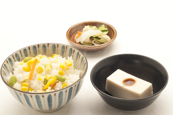 とうもろこしご飯と胡麻豆腐の和食セット