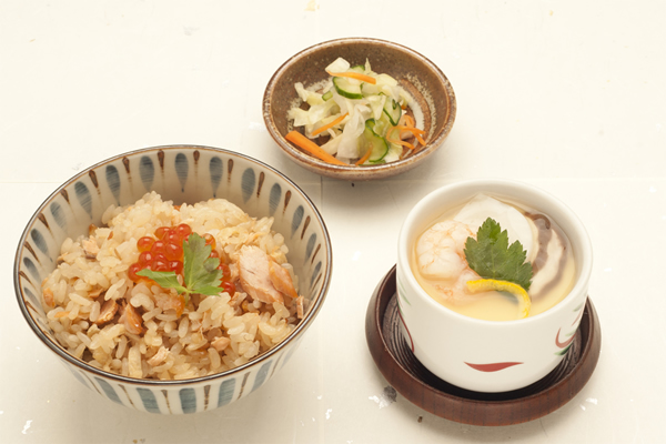 秋鮭といくらのはらこ飯と茶碗蒸しの和食セット