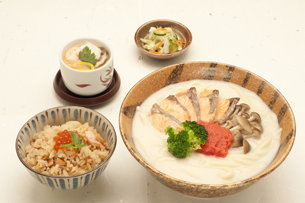 秋鮭のムニエルと明太クリームうどん