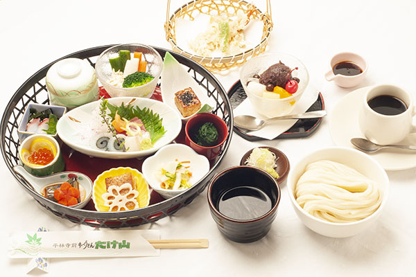 たけ山かご盛りランチ