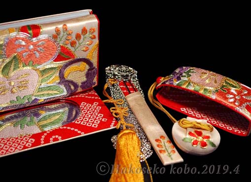 2019.4 H.Yさんの作品 日本刺繍の筥迫『三橘』 | 筥迫は続くよ 2019.4 H.Yさんの作品 日本刺繍の筥迫『三橘』 | 筥迫は続くよ