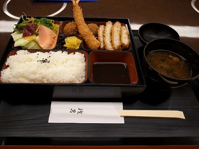 雅芳 とんかつ弁当