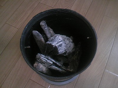 炭火消し壷 中身