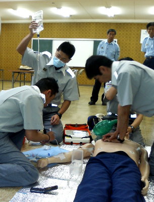 救急隊員によるアドレナリン注射