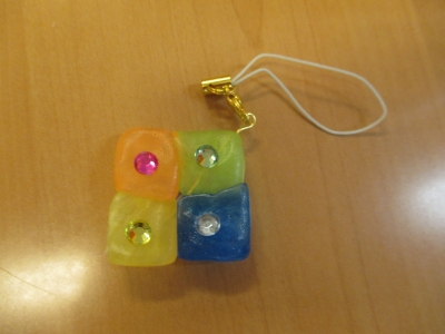 お湯で柔らかく 不思議な粘土でストラップ作り 西田辺 笑楽だより