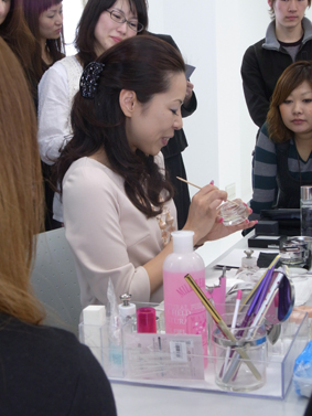 鹿児島のタラビューティ専門学校で1caratデモ 1carat Diamond Nail Blog