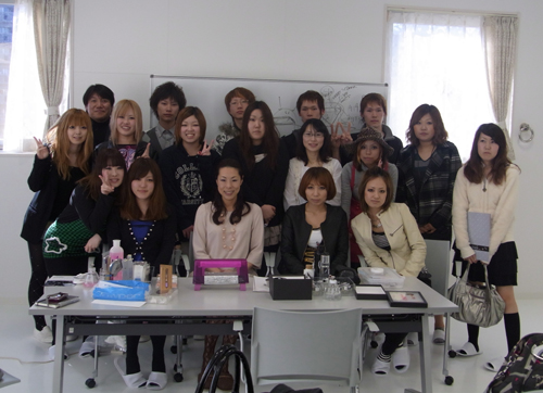 鹿児島のタラビューティ専門学校で1caratデモ 1carat Diamond Nail Blog