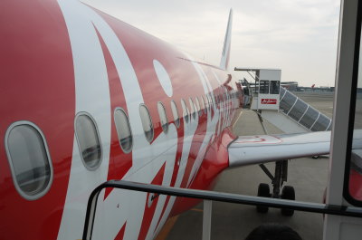 エアアジア成田空港釜山行き飛行機画像