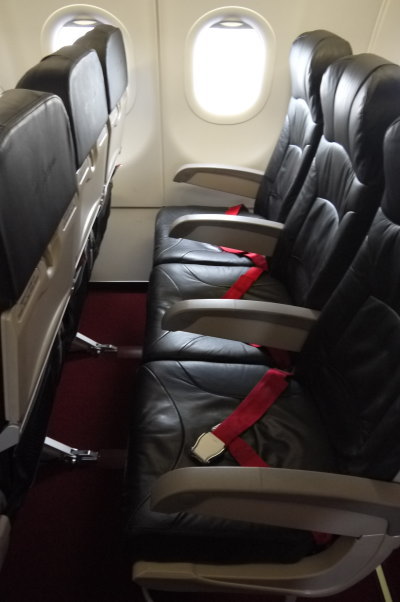 エアアジア成田空港釜山行き飛行機画像