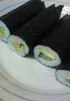 お魚とアボカドを使って恵方巻を作ったよ♪