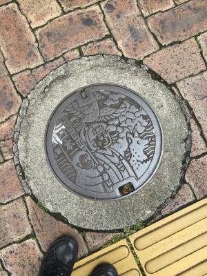 momotaro_manholl