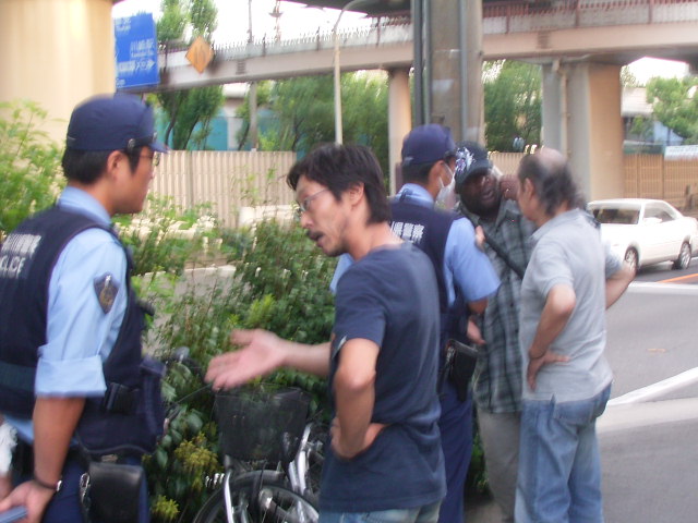 黒人と警官2
