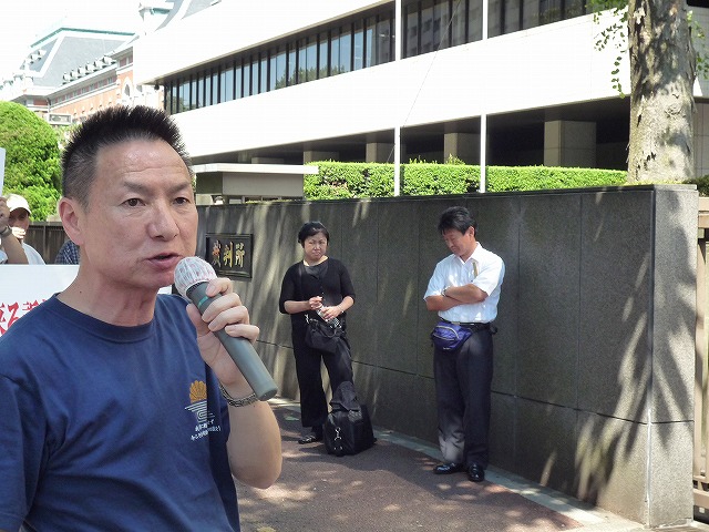 高裁前4