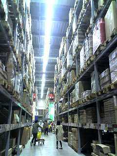 IKEAの怖〜い倉庫 通路