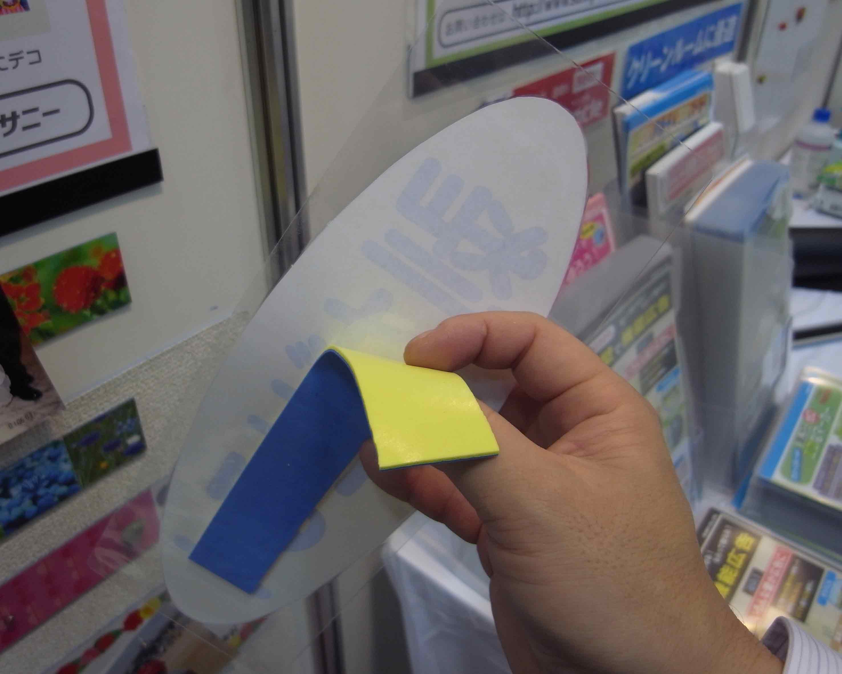 POP掲示に両面吸着使用例