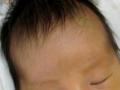 毛深い 新生児 生まれたばかりの赤ちゃんの耳毛が濃くてボーボー！これ、ずっとこのままなの！？