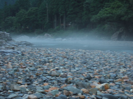 川から蒸気