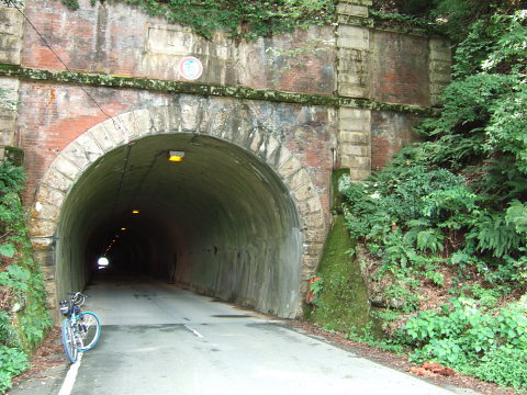 トンネル
