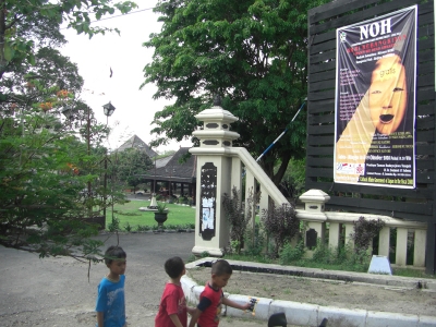 Taman Budaya Surakarta¤Ç¤Î¸½Âåǽ¸ø±é¡Ê2008ǯ¡Ë