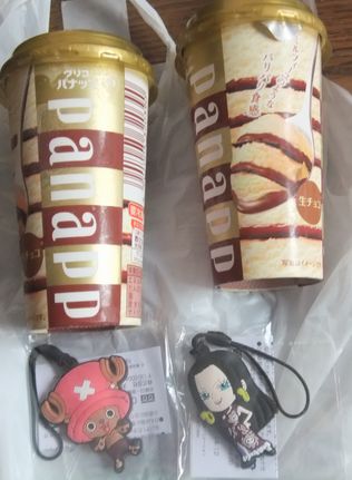ワンピースストラップつき<br />
マスコット
