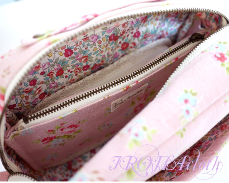 Yuwaキャスキッドソン風ローズ柄の仕切り付きポーチ いろはくろす
