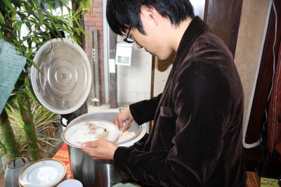 取る内田さん