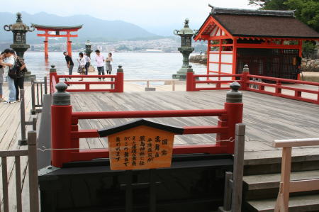 厳島神社にある舞台
