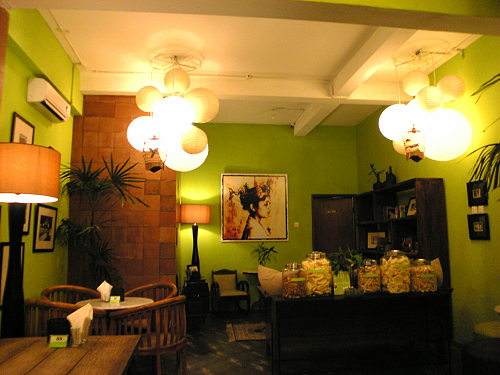warung warung 店内