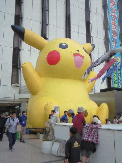 屋根より高いピカチュー