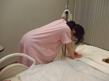立って陣痛をしのぐ