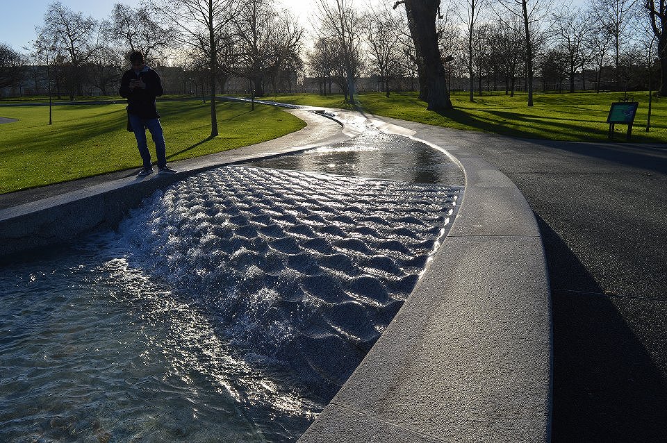 ダイアナ・メモリアル・ファウンテン | 建築とランドスケープ：人と