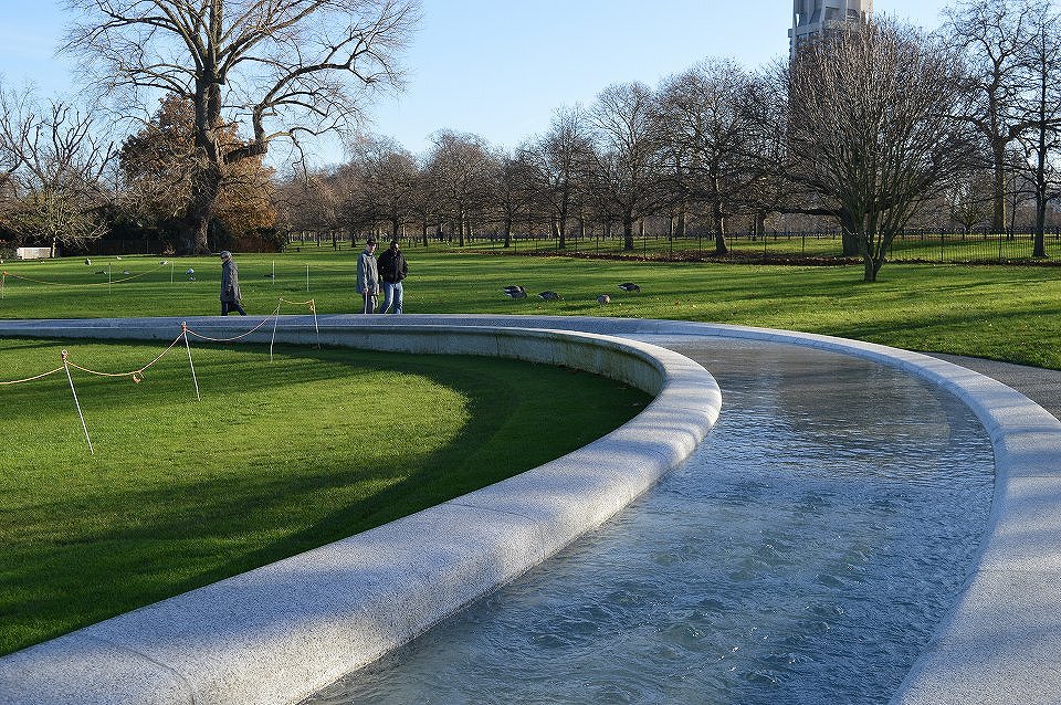 ダイアナ・メモリアル・ファウンテン | 建築とランドスケープ：人と