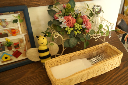 38-garden-cafe_山形_上山_カフェ_パンケーキ_花畑_ミツバチガーデンカフェ_06.jpg