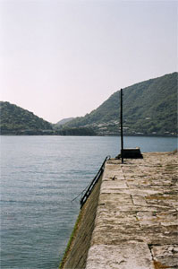 三角西港