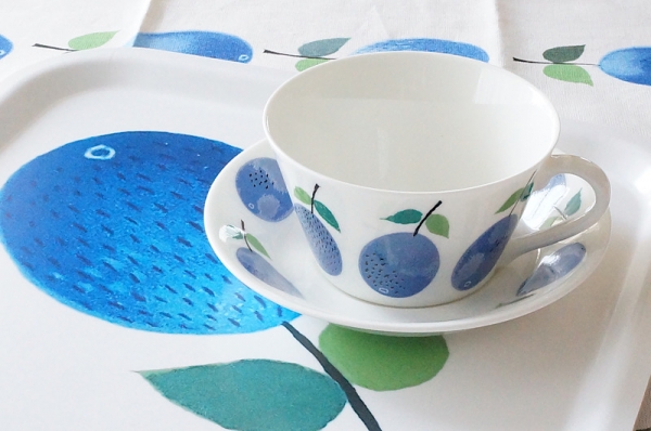 グスタフスベリプルーヌス 青い果物模様の陶器皿 2枚セットヴィンテージ品 グスタフスベリプルーヌス 青い果物模様の陶器皿 2枚セット