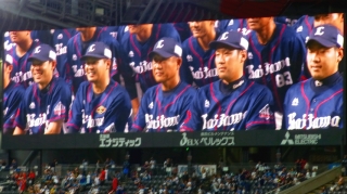 監督を中心に