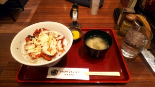 ドライブインいとう 肉盛り炙りチーズ豚丼