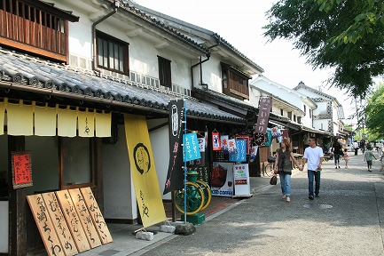色々なお店が並んでいます。