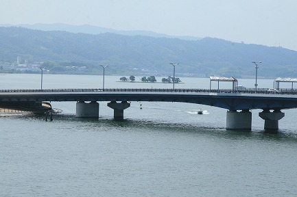 小さく見える島が「嫁ヶ島」です。