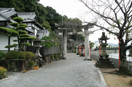 伊萬里神社への参道