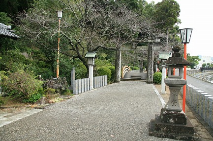 伊萬里神社への参道