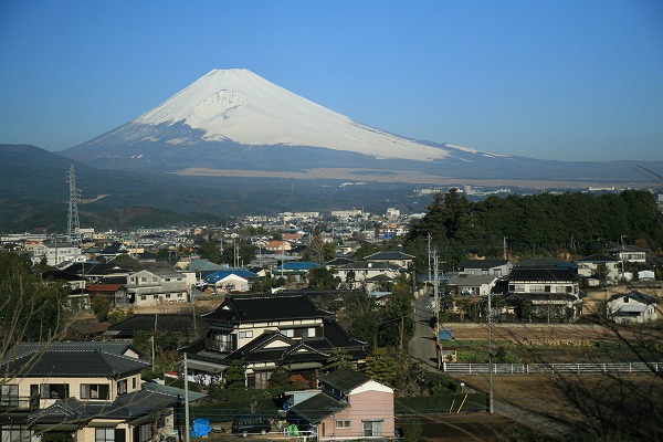 雪の富士山です。