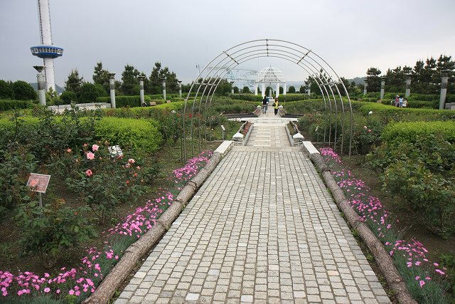 丘の広場-1