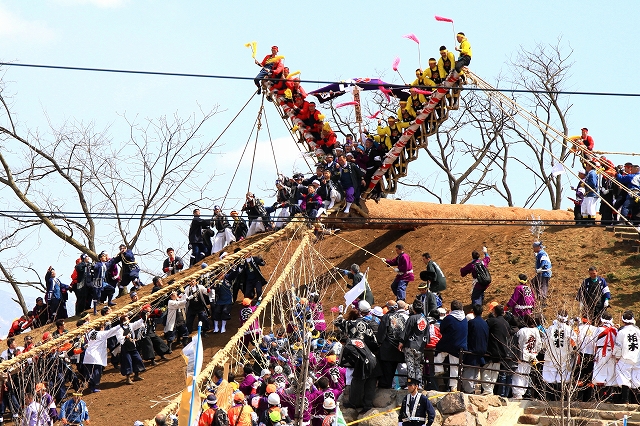 御柱祭・木落し-6