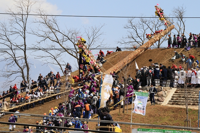 御柱祭・木落し-11