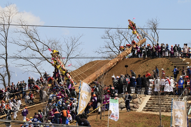 御柱祭・木落し-12