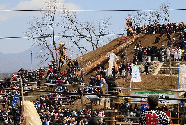 御柱祭・木落し-13