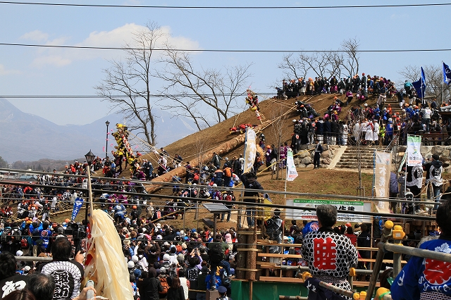 御柱祭・木落し-14