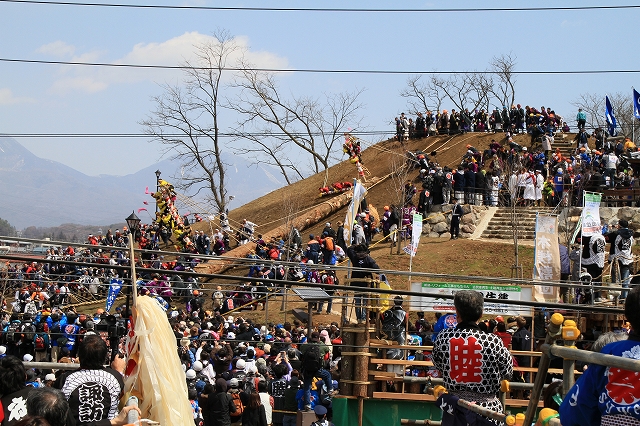 御柱祭・木落し-15