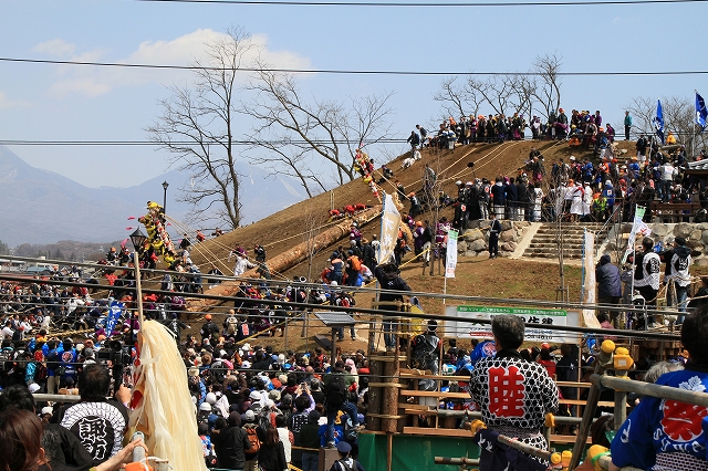 御柱祭・木落し-16